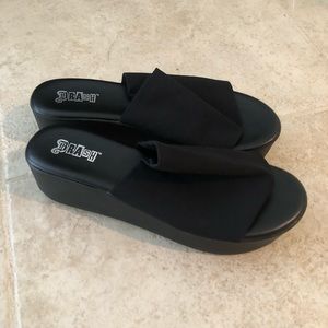90’s Style Platform Slip On Sandals
